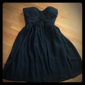 Extremely flattering Donna Morgan classic LBD